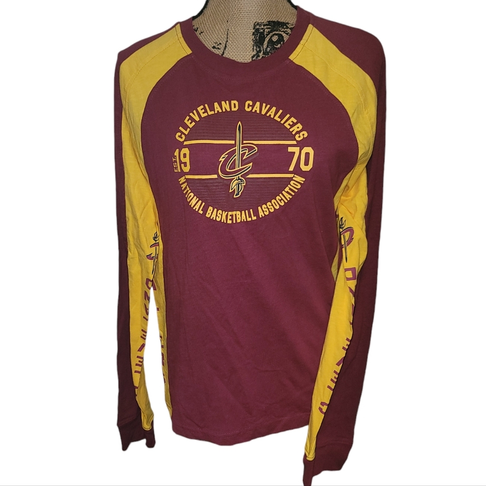 Cleveland Cavaliers Long Sleeve Tee Boys XLARGE Hands High Basketball Sports NWT
